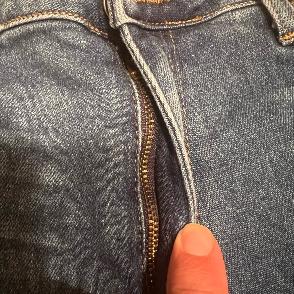 EUC Women's Just Black Denim Rolled Up Shorts Size 29 (C3)‎ - Picture 2 of 4
